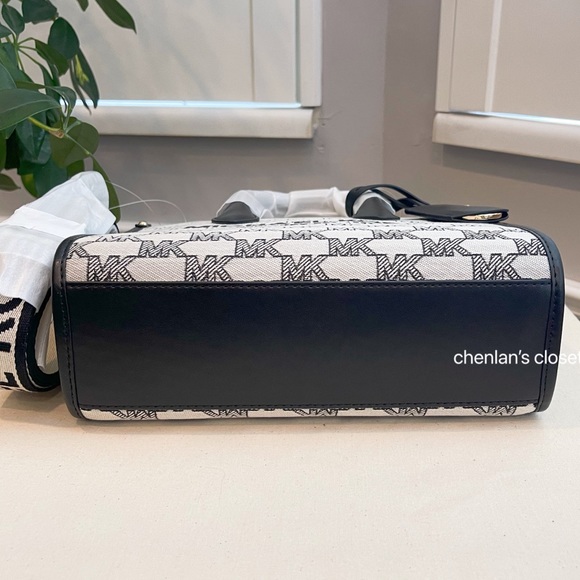 🎀NeW! Michael Kors Mirella Small Top Zip Tote - Picture 4 of 10